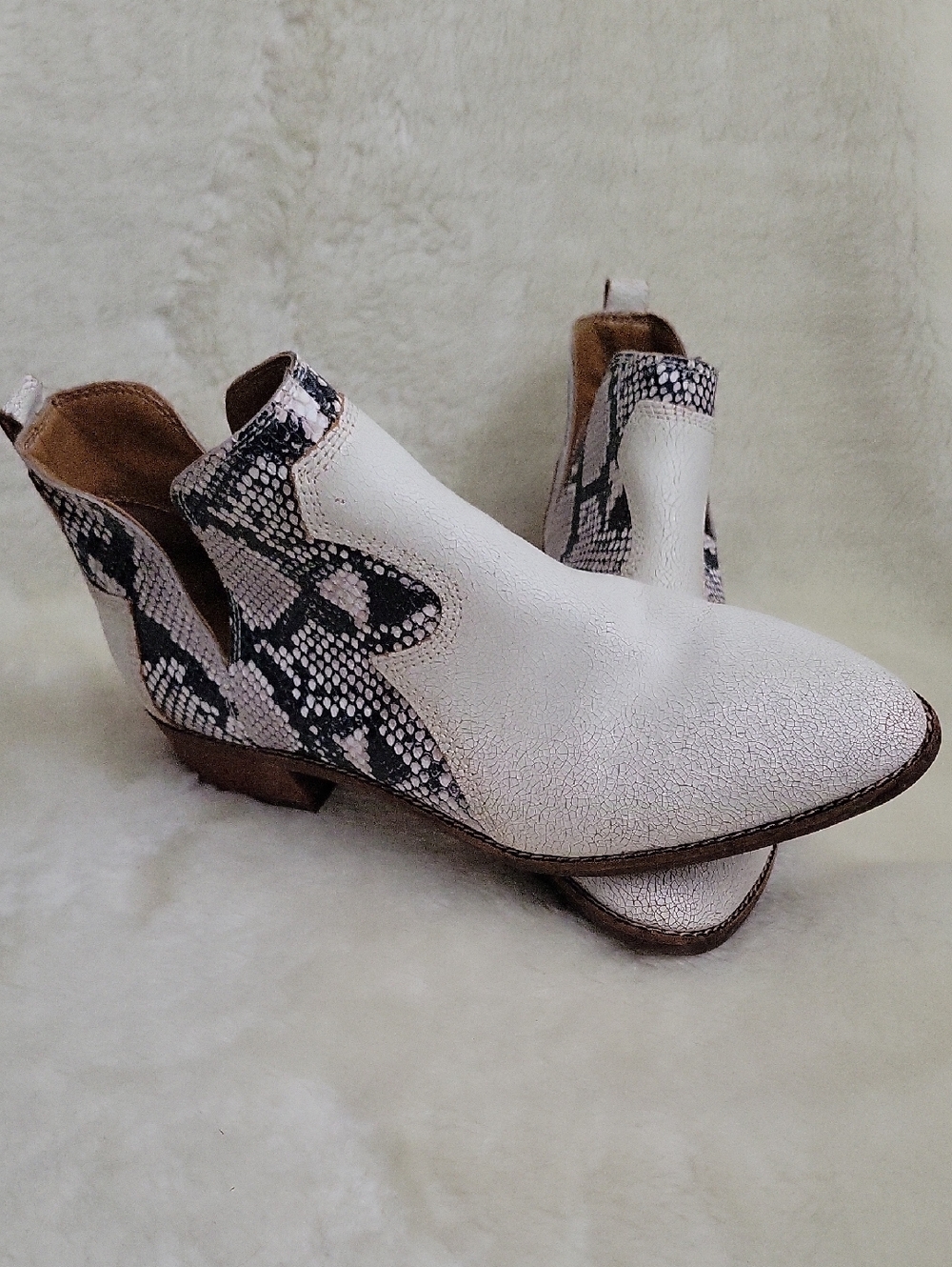 NWOT LUCKY BRAND Women's White & Black Snake-Print Ankle  Boots. SIZE 8.5